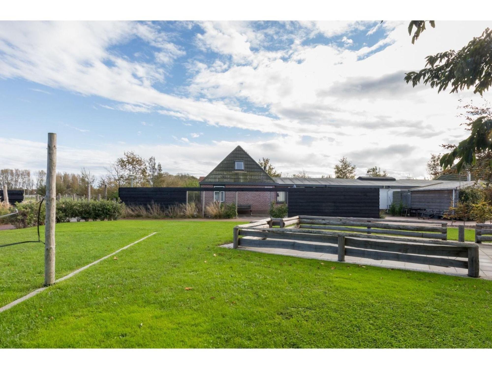 Family House On A Small Park With A Large Playing Field Serooskerke  Exterior foto